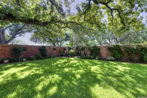 Exterior - 921 Maple, Uvalde, TX 78801 photo 8 of 8