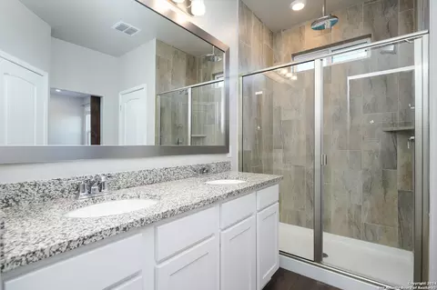 Bath - 3915 Ivy Path, St.hedwig, TX 78152 photo 1 of 3