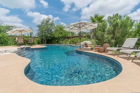6331 Stable Brook Dr, San Antonio, TX 78249