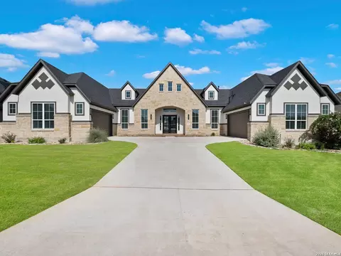217 Poe Pkwy, Castroville, TX 78009