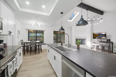 7867 Lark Rdg, San Antonio, TX 78250