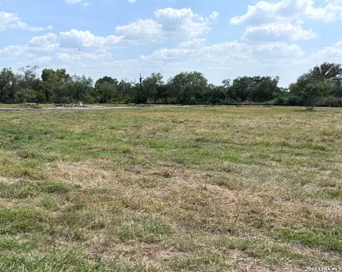 144 Enclave Dr, Marion, TX 78124