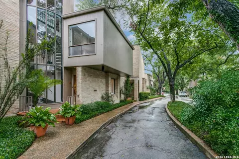 7 Gallery Ct #D, San Antonio, TX 78209