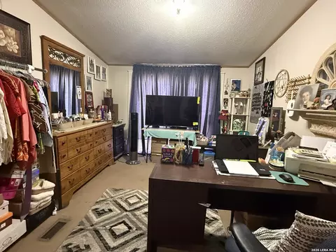 276 County Road 7710, Devine, TX 78016 photo 9