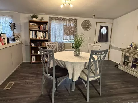 276 County Road 7710, Devine, TX 78016 photo 2