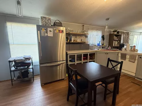 276 County Road 7710, Devine, TX 78016 photo 20