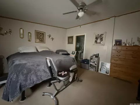 276 County Road 7710, Devine, TX 78016 photo 12