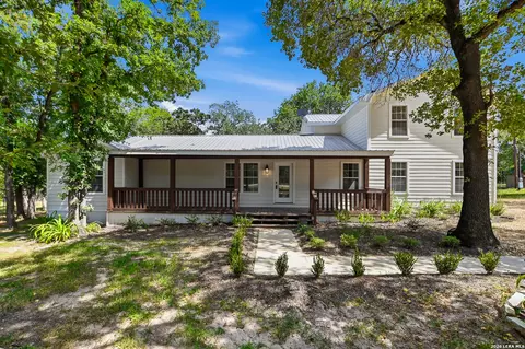 241 Oak Hollow Dr, La Vernia, TX 78121