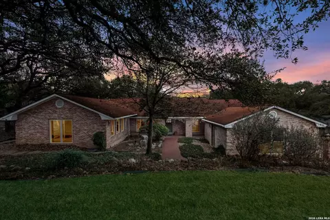 340 Mustang Cir, Hollywood Park, TX 78232