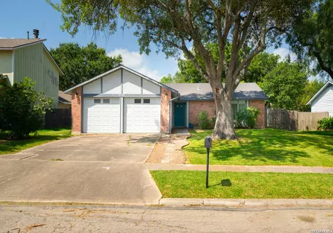 4726 Crested Grv, San Antonio, TX 78217