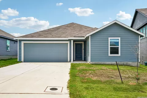 812 El Camino Ct, Seguin, TX 78155