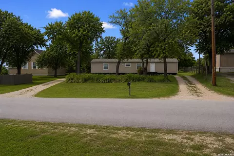 23043 Hilltop Peaks, Elmendorf, TX 78112
