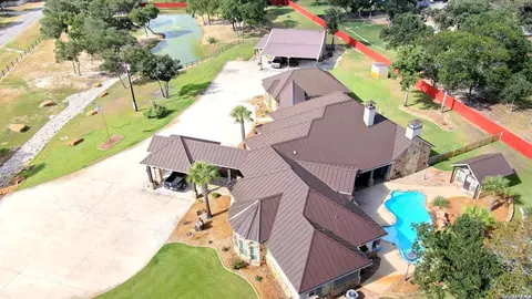 157 Bucks Ln, La Vernia, TX 78121