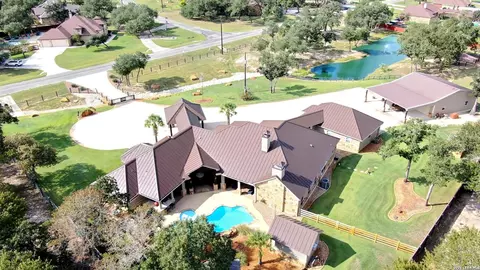 157 Bucks Ln, La Vernia, TX 78121