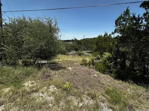 823 Valley Rdg, Canyon Lake, TX 78133