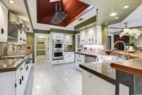 6013 Bayou Bnd, Windcrest, TX 78239
