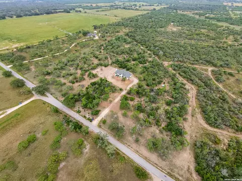 View/Area - 914 County Road 7718, Devine, TX 78016 photo 2 of 4