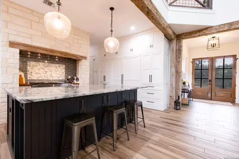 Kitchen - 914 County Road 7718, Devine, TX 78016 photo 7 of 7