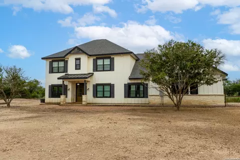 Exterior - 914 County Road 7718, Devine, TX 78016 photo 2 of 2