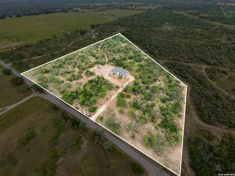View/Area - 914 County Road 7718, Devine, TX 78016 photo 1 of 4