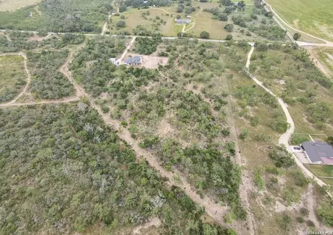 View/Area - 914 County Road 7718, Devine, TX 78016 photo 3 of 4