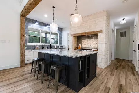 Kitchen - 914 County Road 7718, Devine, TX 78016 photo 6 of 7