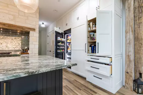 Kitchen - 914 County Road 7718, Devine, TX 78016 photo 5 of 7