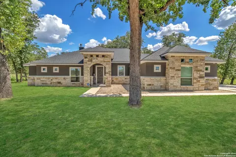 221 Cibolo Ridge Dr, La Vernia, TX 78121