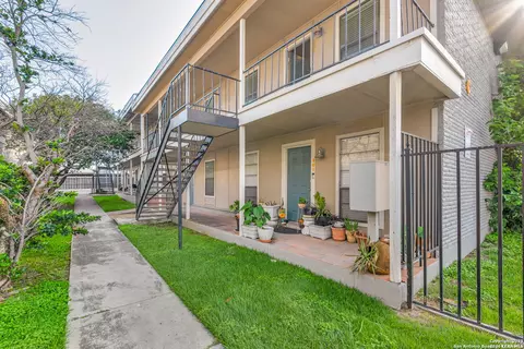 255 E Rampart Dr #401, San Antonio, TX 78216