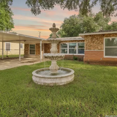 623 Weizmann St, San Antonio, TX 78213