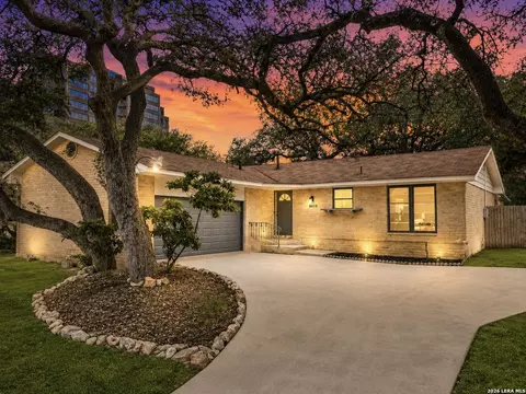 8615 Norwich Dr, San Antonio, TX 78217