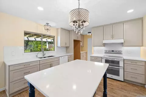 16247 Rocky Crk, San Antonio, TX 78247
