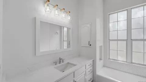 Bath - 1540 Shepherds Rnch, Bulverde, TX 78163 photo 3 of 3