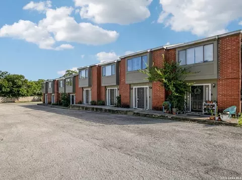 1221 W Hopkins #2, San Marcos, TX 78666