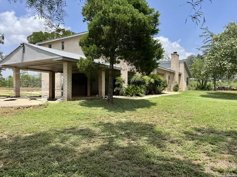 444 County Road 4770, Castroville, TX 78009
