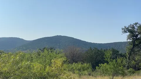 523 Kahn Rd, Rio Frio, TX 78879