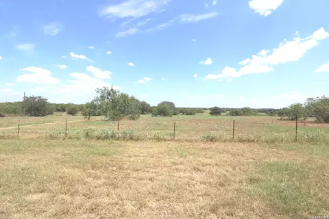 1753 County Road 124, Floresville, TX 78114