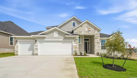 151 Kari Dr, Castroville, TX 78009