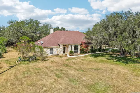 108 Medora Br, Floresville, TX 78114