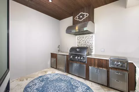 Kitchen - 325 River Rdg, Spring Branch, TX 78070 photo 4 of 5