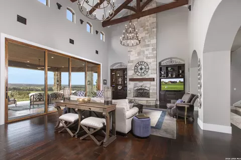 Living - 325 River Rdg, Spring Branch, TX 78070 photo 2 of 6