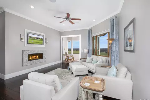 Living - 325 River Rdg, Spring Branch, TX 78070 photo 5 of 6