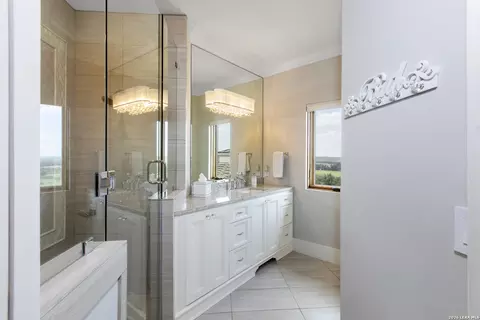 Bath - 325 River Rdg, Spring Branch, TX 78070 photo 4 of 11