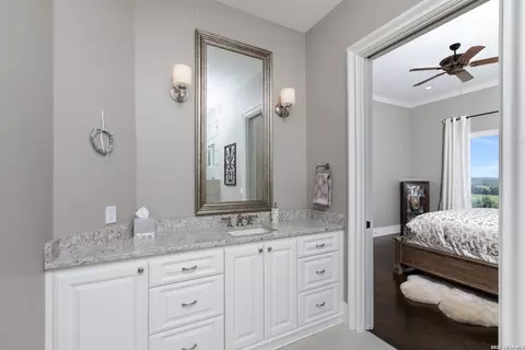 Bath - 325 River Rdg, Spring Branch, TX 78070 photo 3 of 11