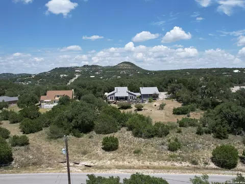 1061 Cougar Dr, Canyon Lake, TX 78133