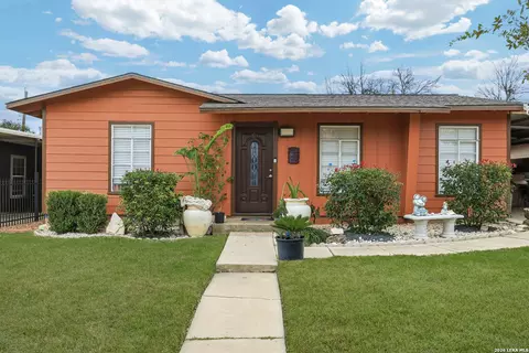 118 Redrock Dr, San Antonio, TX 78213