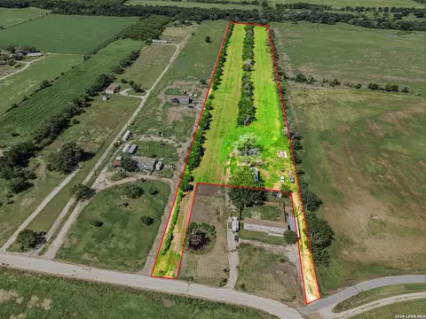 1263 County Road 345, La Vernia, TX 78121