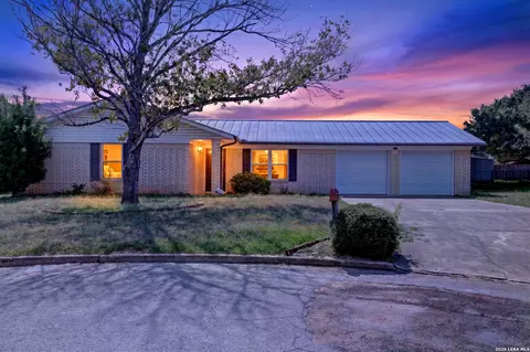 515 Georgia Ann Dr, Pleasanton, TX 78064
