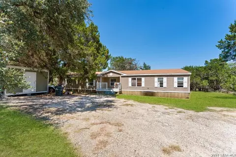 576 Wright Dr, Bandera, TX 78003