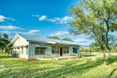 Exterior - 623 Fm 1796, Utopia, TX 78884 photo 2 of 10